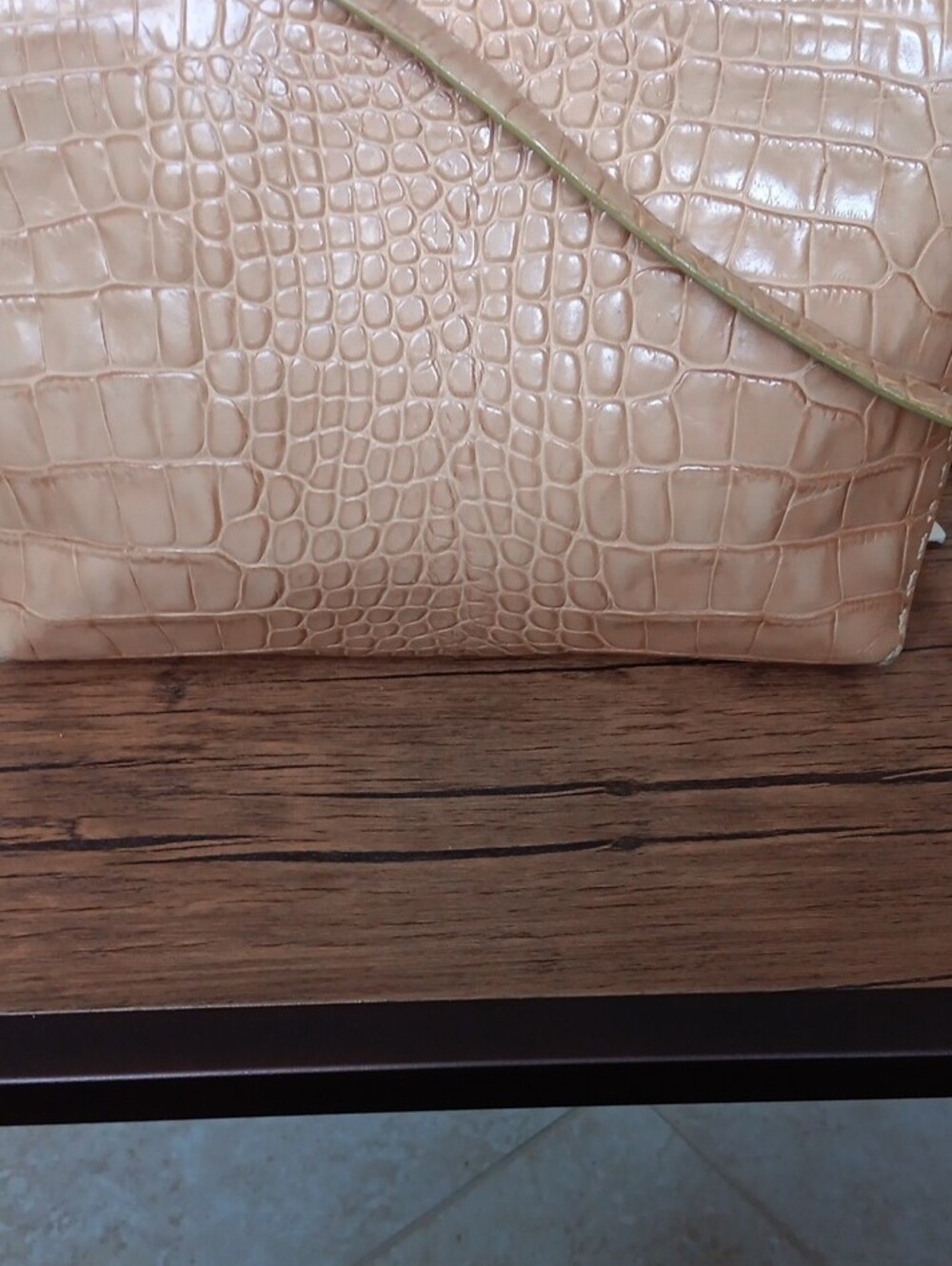 Sondra Roberts Croc-Embossed Shoulder Bag in Camel. - Picture 4 of 8